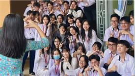 Khi thầy cô cũng “viral”