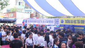 Tưng bừng Ngày hội tư vấn hướng nghiệp, xét tuyển ĐH-CĐ năm 2025