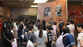 Nhúng học sinh vào thực tế