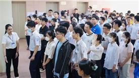 Sinh viên ngành khác có được chuyển sang học sư phạm và miễn học phí?