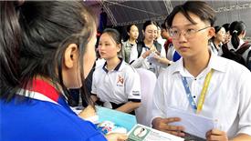 Thị trường tuyển dụng tăng, dù còn bất ổn