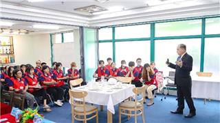 Học nhóm ngành dịch vụ, sinh viên có việc làm ngay trong lúc thực tập