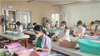 Nhiều ngành đào tạo ngắn hạn đang “sốt”, học viên đổ xô đi học để chuyển nghề