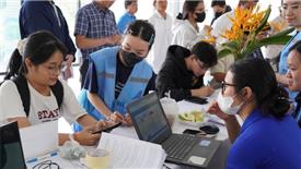 Tân sinh viên ‘chen chân’ tìm chỗ ở ký túc xá, săn lùng nhà trọ ở TP.HCM