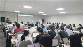 Cơn sốt học AI: Lo ngại 