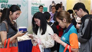 Hơn 3.000 việc làm cho sinh viên, người lao động trong ngày hội do ĐH Kinh tế TP.HCM tổ chức