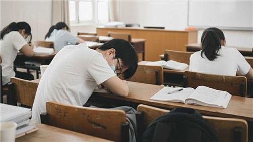 Nam sinh từng là ngôi sao trường chuyên sốc khi phải học lại 2 môn từ năm nhất