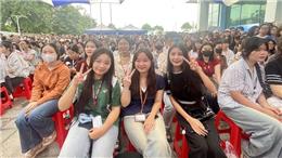 Tân sinh viên thích thú khám phá đặc thù ngành học trong ngày hội trải nghiệm