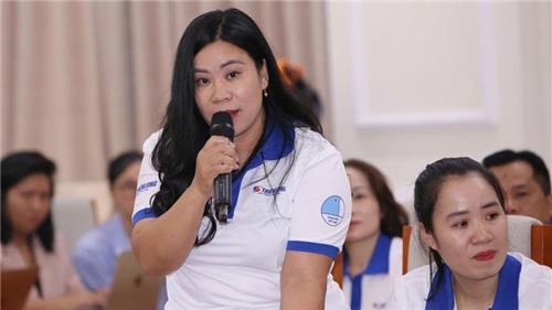 Nữ giáo viên nghẹn ngào khi bữa trưa của học trò chỉ có mèn mén và rau cải