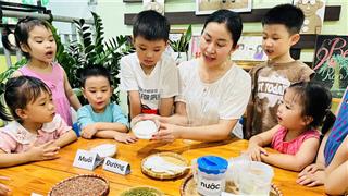 Giáo viên được trả tiền tự học nâng chuẩn, cấp hỗ trợ hàng tháng