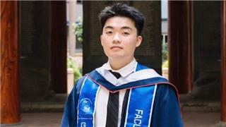 Thủ khoa vừa học, vừa một mình làm ‘ông bố sinh viên’