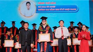 Thủ khoa GPA 4.0 áp lực khi… bước ra khỏi giảng đường