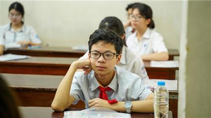 Tuyển sinh lớp 10 ở Hà Nội: Áp lực đè nặng học sinh và nhà trường