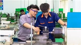 Đặt tên trường trung học nghề không được dùng chữ 