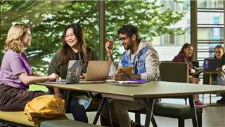 Học bổng 40.000 bảng cho nữ giới ngành STEM tại Việt Nam