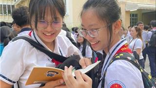 Đề môn văn học sinh giỏi lớp 9 TP.HCM: Gợi xúc cảm sâu xa về tình thân