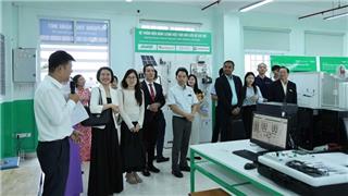 Doanh nghiệp đầu tư tiền tỉ đưa công nghệ chuẩn nhà máy vào trường nghề