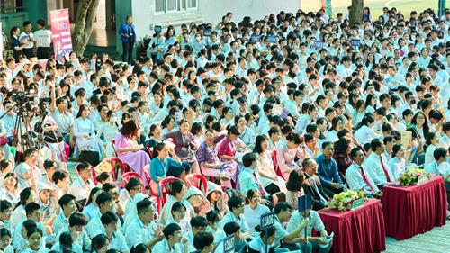 Tư vấn tuyển sinh “Cùng bạn định hướng tương lai 2026” tại Trường THPT Võ Văn Kiệt: Chọn ngành… khó bị AI thay thế.