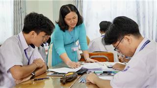 Giáo viên đi dạy bao lâu thì bắt đầu được nhận phụ cấp thâm niên?