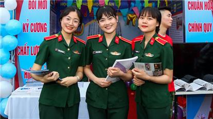 Có nên học hệ dân sự trong trường quân đội?