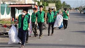 Sinh viên hồ hởi sống xanh, tổ chức sự kiện miễn phí cho hàng trăm người