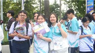 Xem đề thi và bài giải môn Văn thi tốt nghiệp THPT 2026