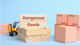 Hàng nguy hiểm là gì? Các dạng Dangerous Goods cấm gửi