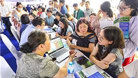 Tuyển dụng nhiều nhưng thất nghiệp tăng: Do chọn nghề theo mốt, ngành giàu mới học?