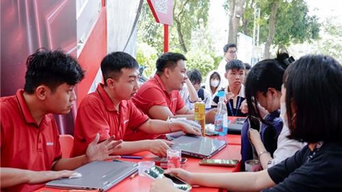 Chuẩn bị laptop dùng suốt 4 năm đại học: Sinh viên nên ưu tiên gì?
