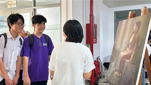 Có nên để hoạt động trải nghiệm, hướng nghiệp là môn học riêng?