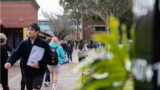Gần 1/4 hồ sơ bị từ chối: Vì sao visa du học Australia ngày càng khó?