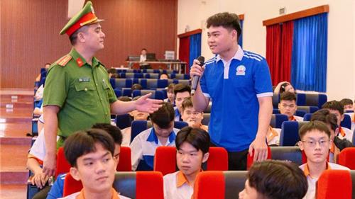 Sinh viên trau dồi kỹ năng mềm qua từng tình huống nghề nghiệp