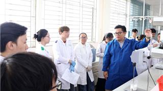 Vì sao Bộ GD – ĐT muốn siết hơn nữa điều kiện đầu vào các ngành thuộc sư phạm, y dược, luật từ năm 2027