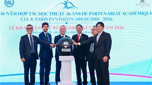 Hơn 300 học viên quốc tế tốt nghiệp từ chương trình hợp tác UEL - Paris-Panthéon-Assas