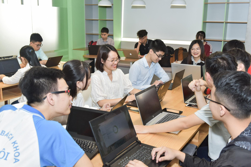 IBM đào tạo kỹ năng cho 30 triệu người ở hơn 30 nước, gồm Việt Nam