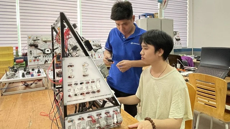 Vì sao sinh viên khối ngành kinh tế chiếm số lượng áp đảo tại nhiều trường ĐH?