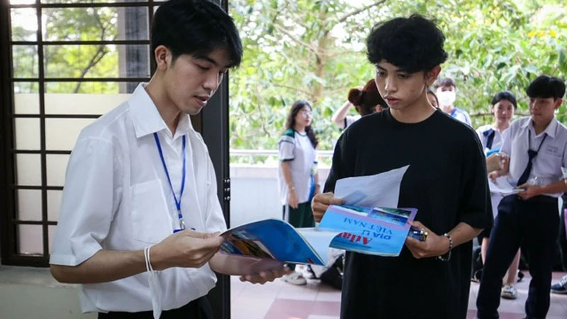 Điểm chuẩn ĐH Kinh tế TP.HCM: Gần nửa thí sinh trúng tuyển sớm đạt IELTS từ 6.0