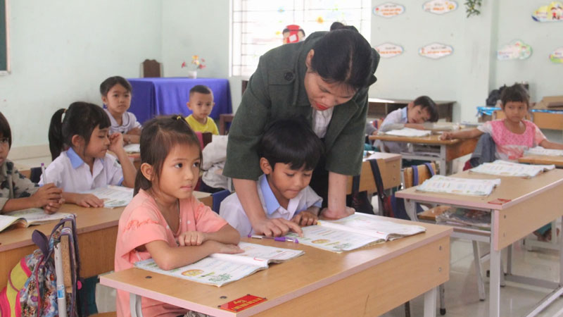 Giải quyết tình trạng thiếu giáo viên nhưng sinh viên ra trường ế việc