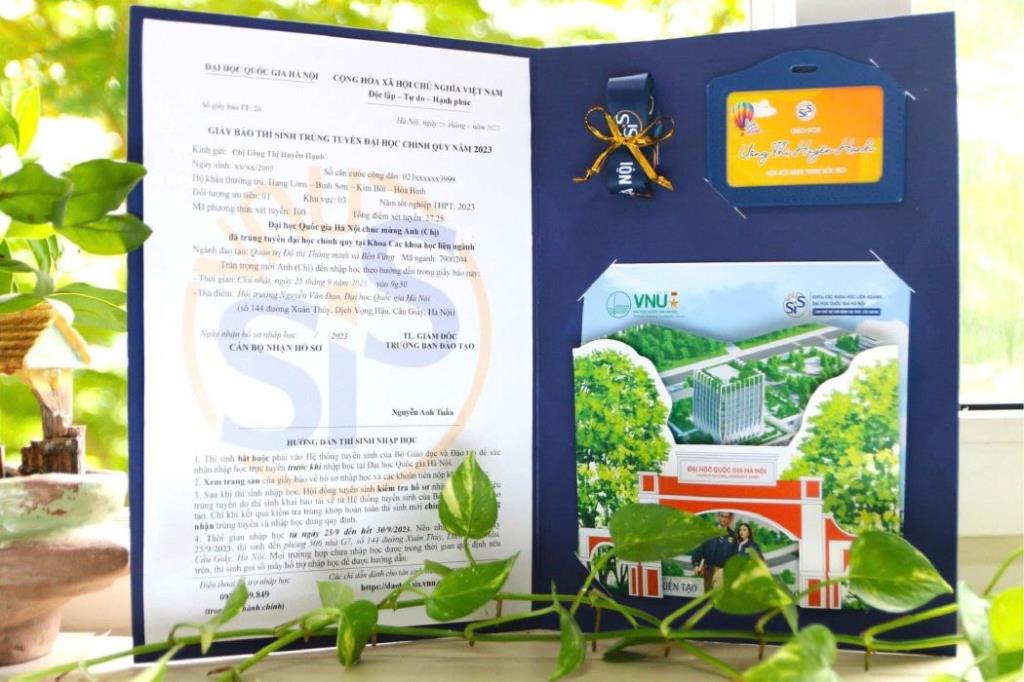 Bất ngờ loạt giấy báo trúng tuyển đại học độc lạ năm 2024