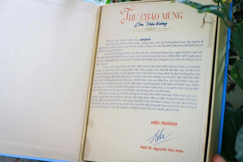 Bất ngờ loạt giấy báo trúng tuyển đại học độc lạ năm 2024