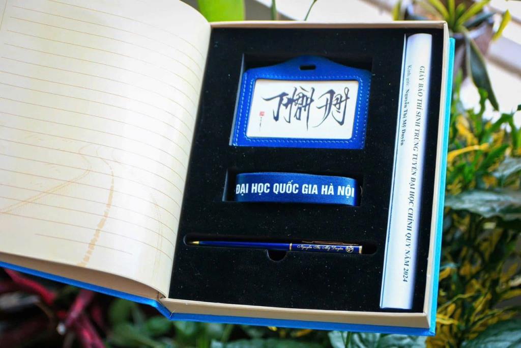 Bất ngờ loạt giấy báo trúng tuyển đại học độc lạ năm 2024