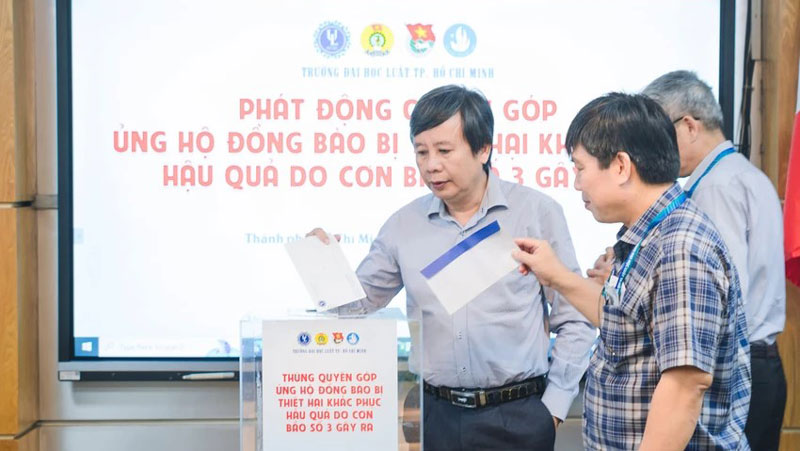 Thầy trò các trường đại học ở TP.HCM chung tay hỗ trợ đồng bào vùng lũ