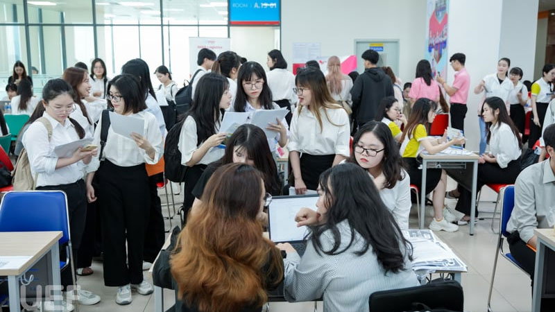 Nhiều cơ hội việc làm cho sinh viên Trường ĐH Kinh tế Tài chính tại Mock-Interview & Job Fair 2024