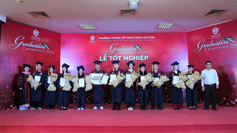 Trung cấp Bách khoa Sài Gòn vinh danh hơn 500 tân khoa tại lễ tốt nghiệp 2024