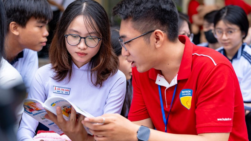 Năm 2025 Trường ĐH HUTECH xét tuyển 61 ngành với nhiều chính sách học bổng hấp dẫn