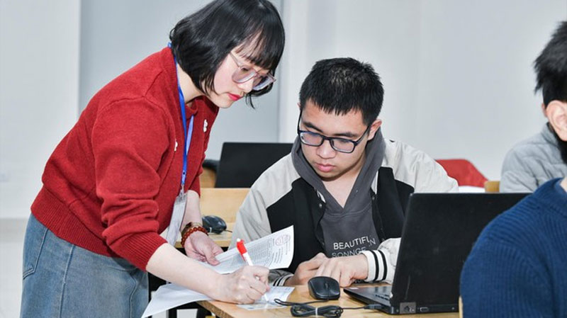 Tuyển sinh đại học 2025: Ứng phó bỏ xét tuyển sớm