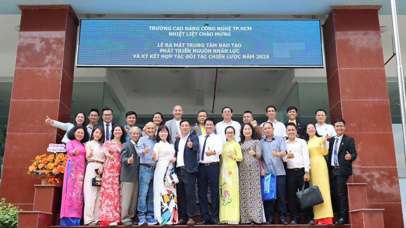 Trường Cao đẳng Công nghệ TP.HCM ra mắt Trung tâm Đào tạo phát triển nguồn nhân lực