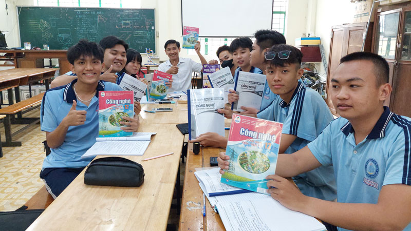 Ôn thi tốt nghiệp THPT môn Công nghệ - Công nghiệp: Lưu ý kiến thức công nghệ điện và công nghệ điện tử