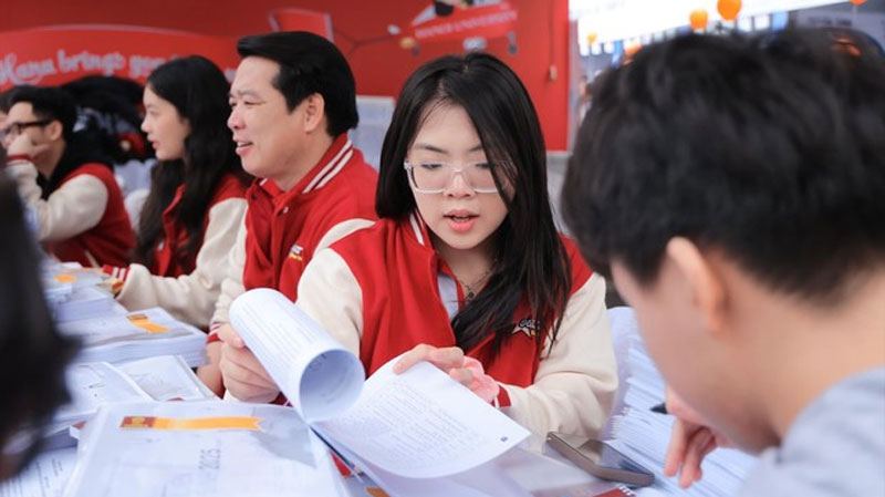 Tuyển sinh đại học năm 2025: Các trường vẫn lúng túng