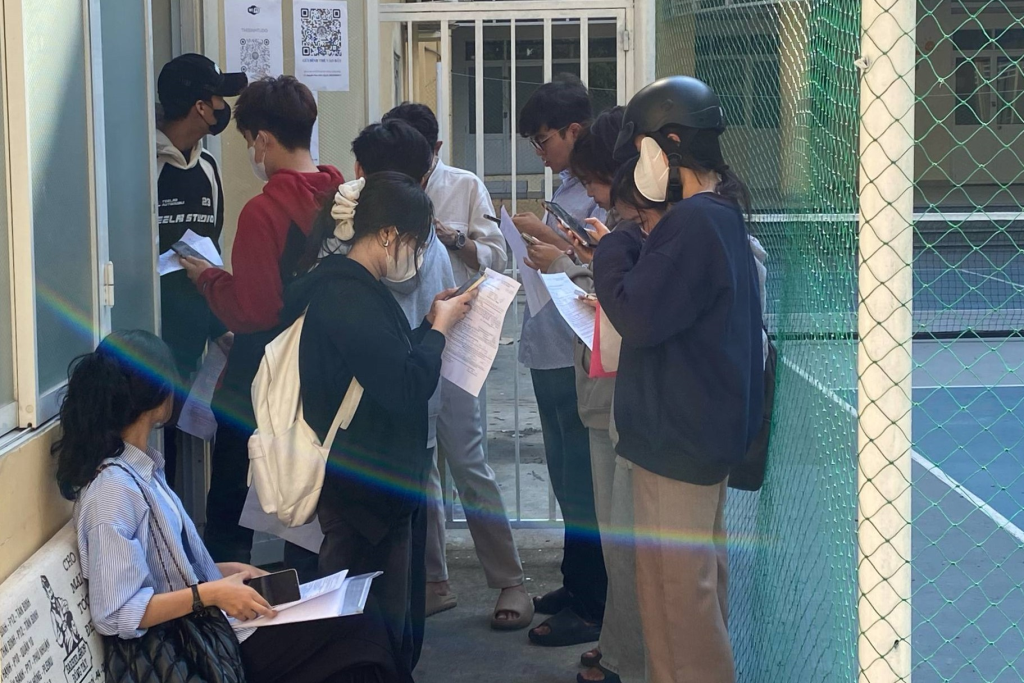 Thi tốt nghiệp THPT 2025: Thí sinh tự do bối rối đăng ký dự thi
